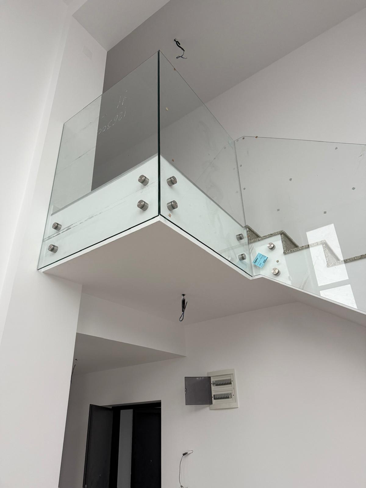 Balustradă din sticlă securizată finalizată de Supremeglass