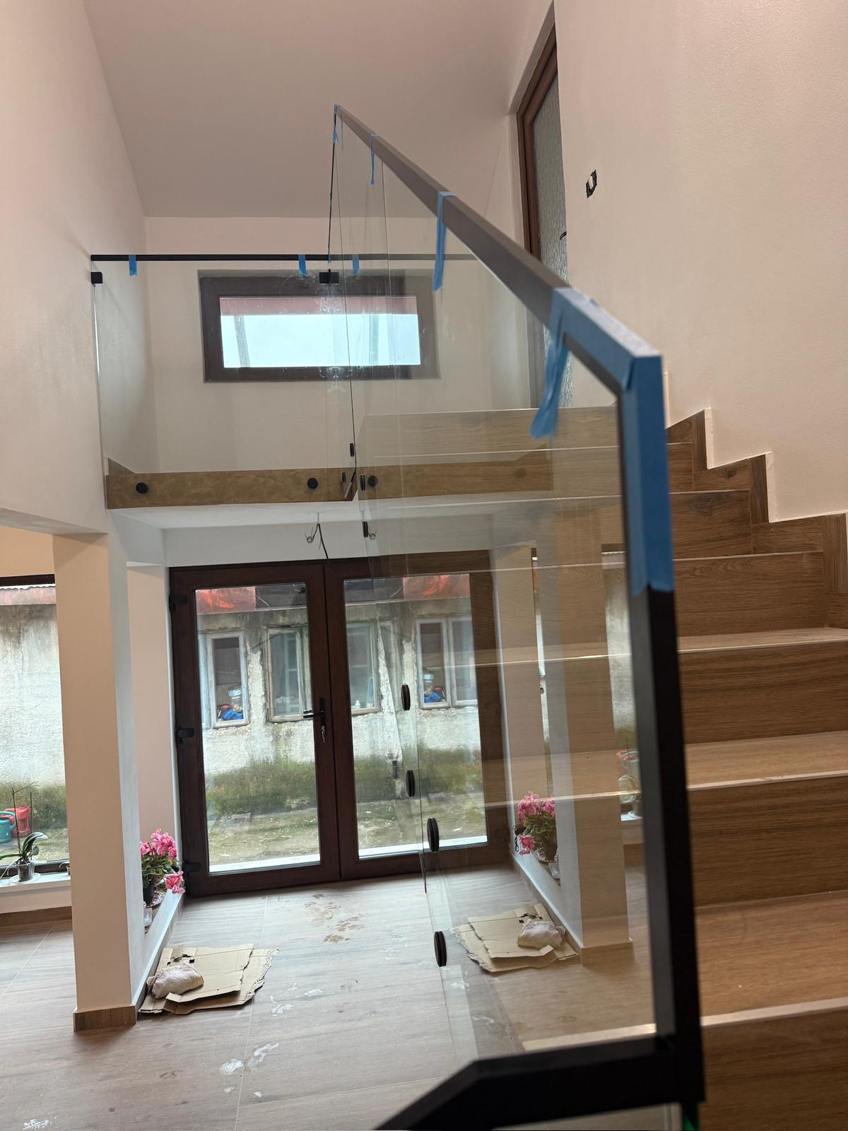 Balustradă transparentă din sticlă securizată