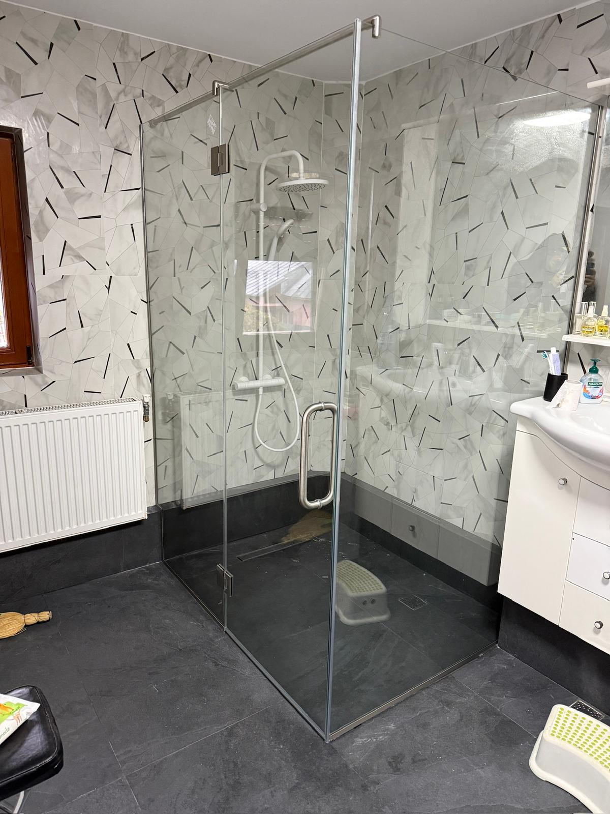 Cabină duș cu profil semi-ramă aluminiu periat