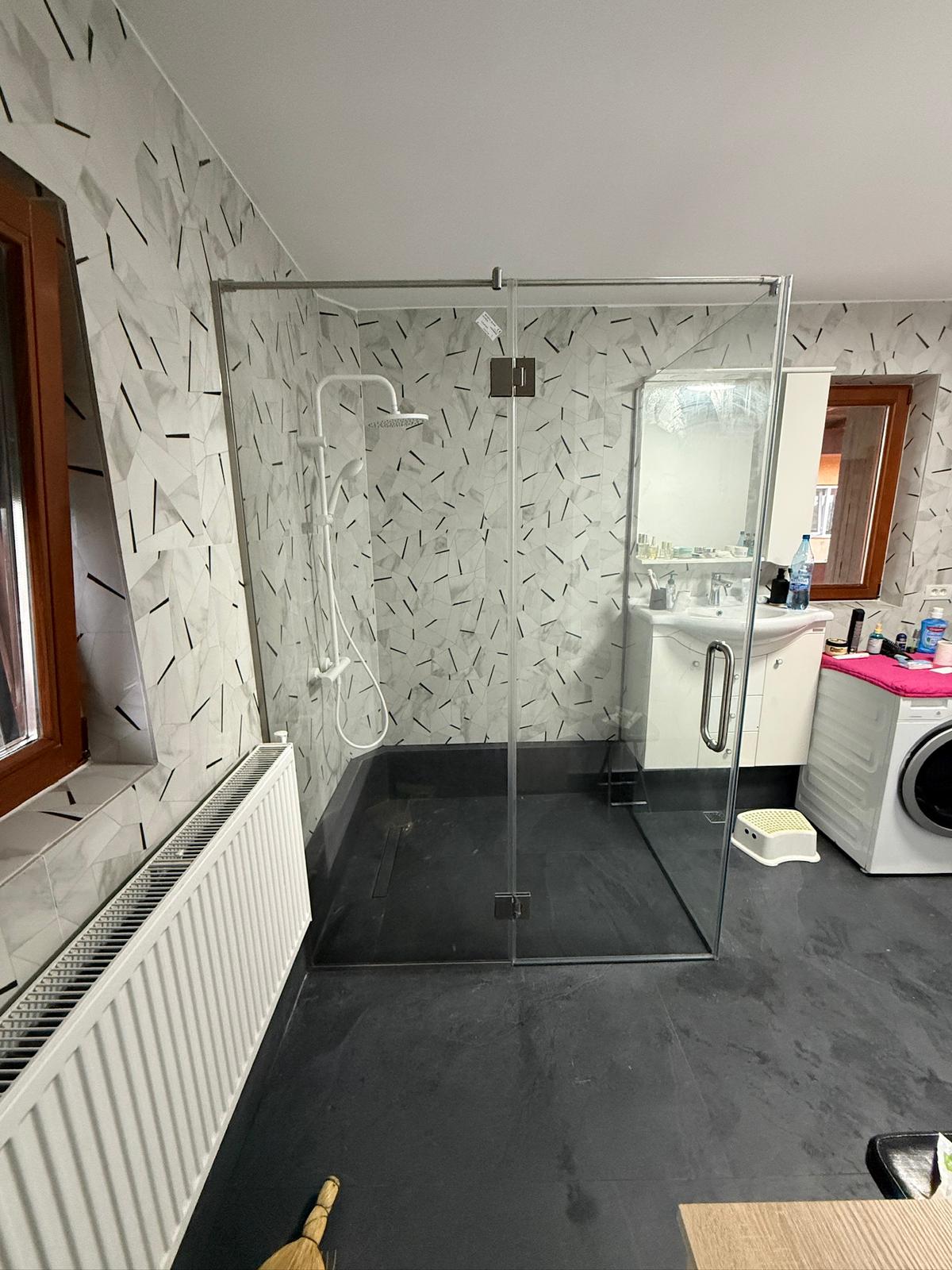 Cabină de duș cu semi-ramă montată de Supremeglass