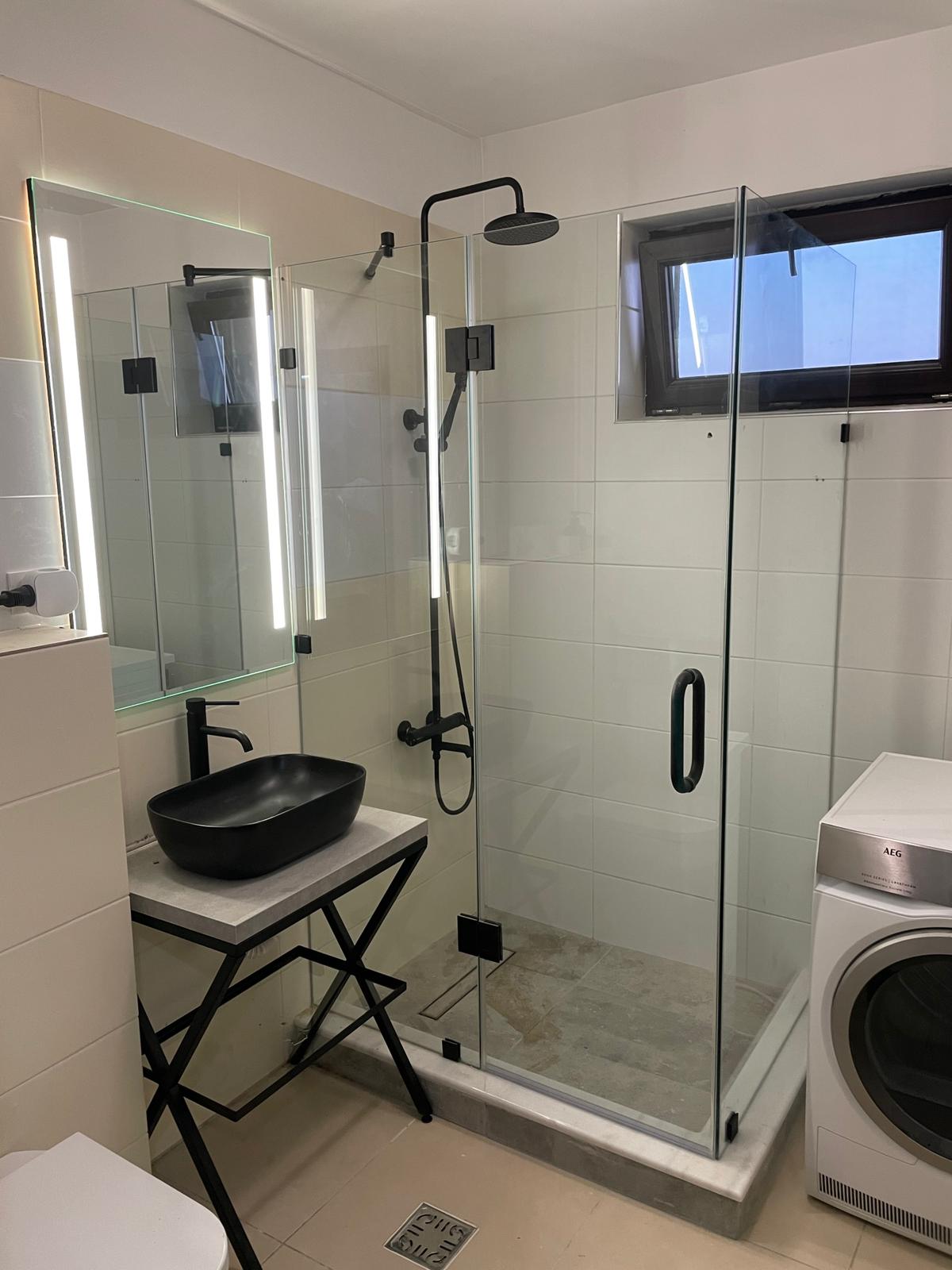Perete de duș frameless montat de Supremeglass