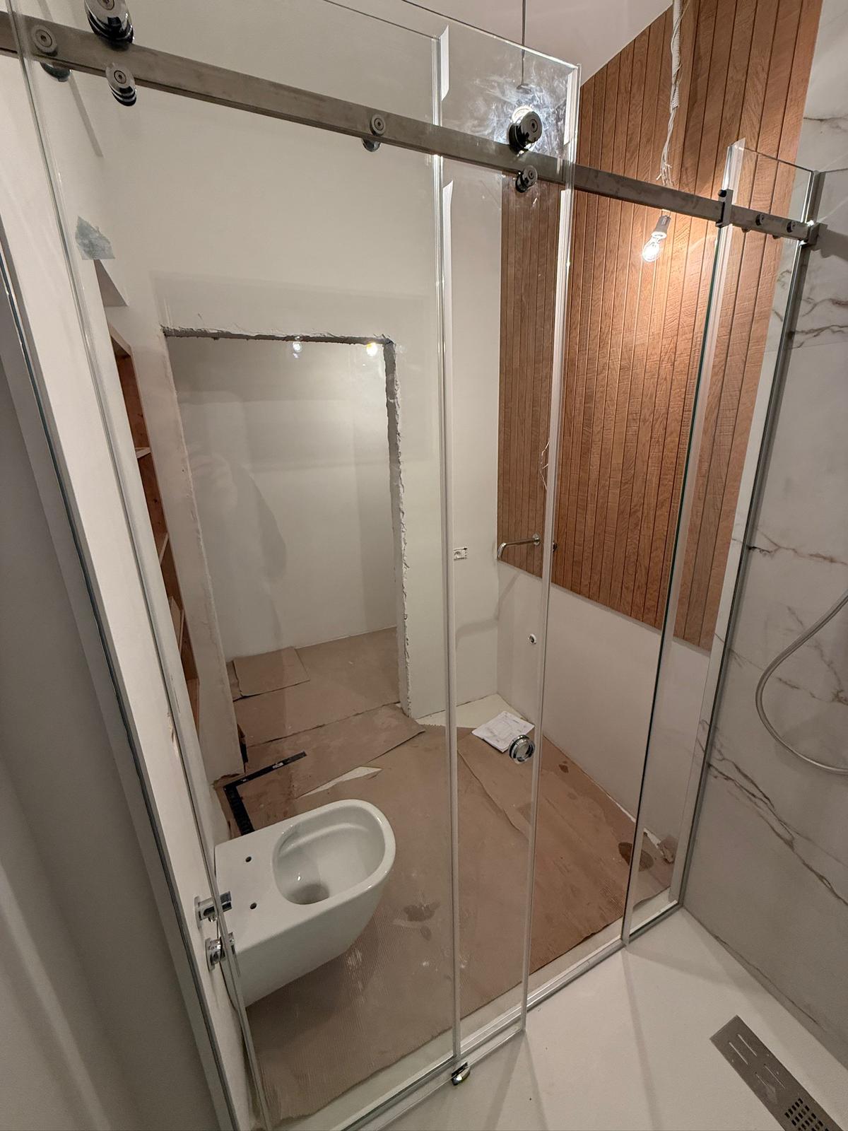 Cabină de duș glisantă montată de Supremeglass