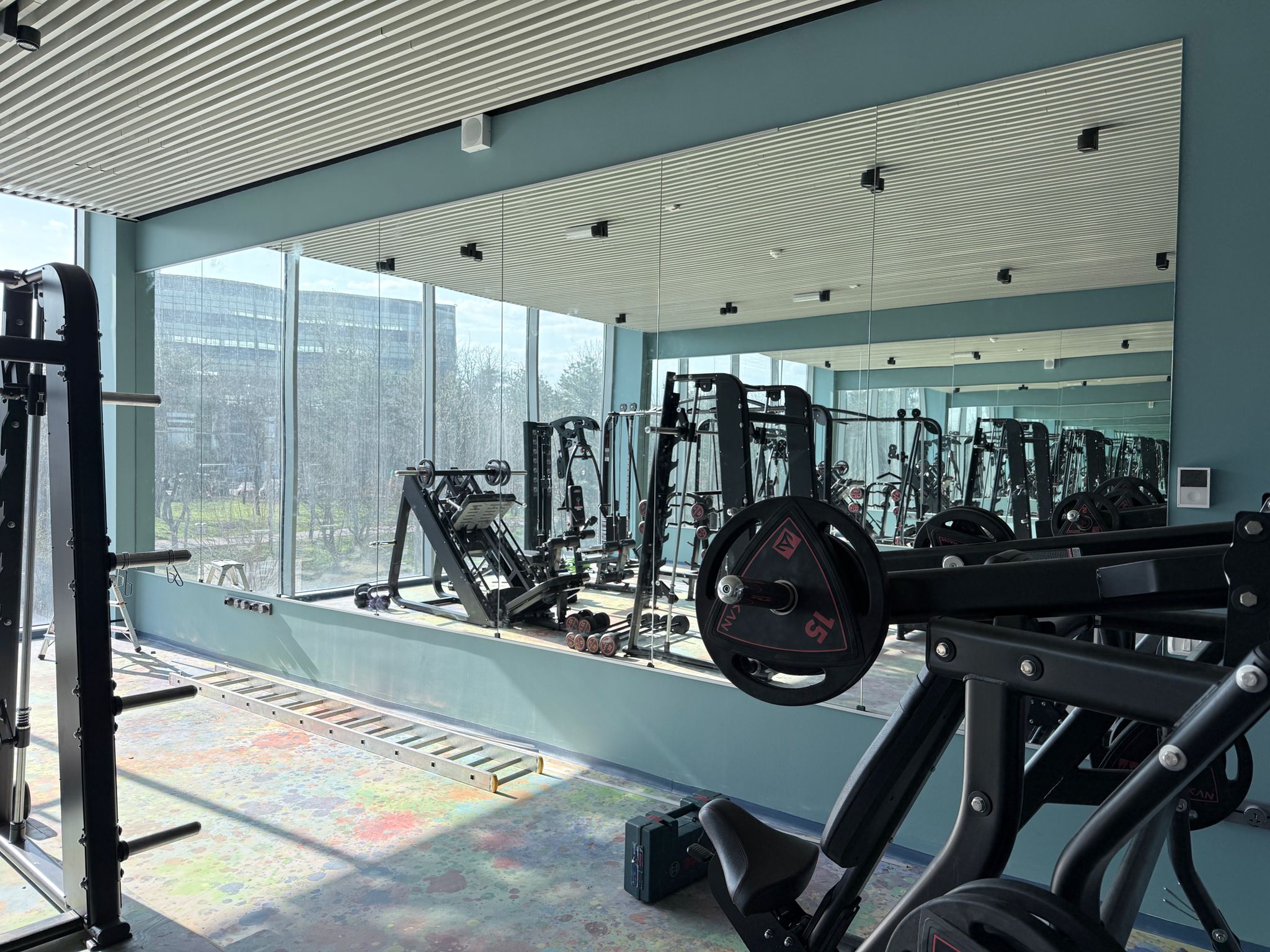 Montaj oglinzi fitness cu sistem anti-cădere