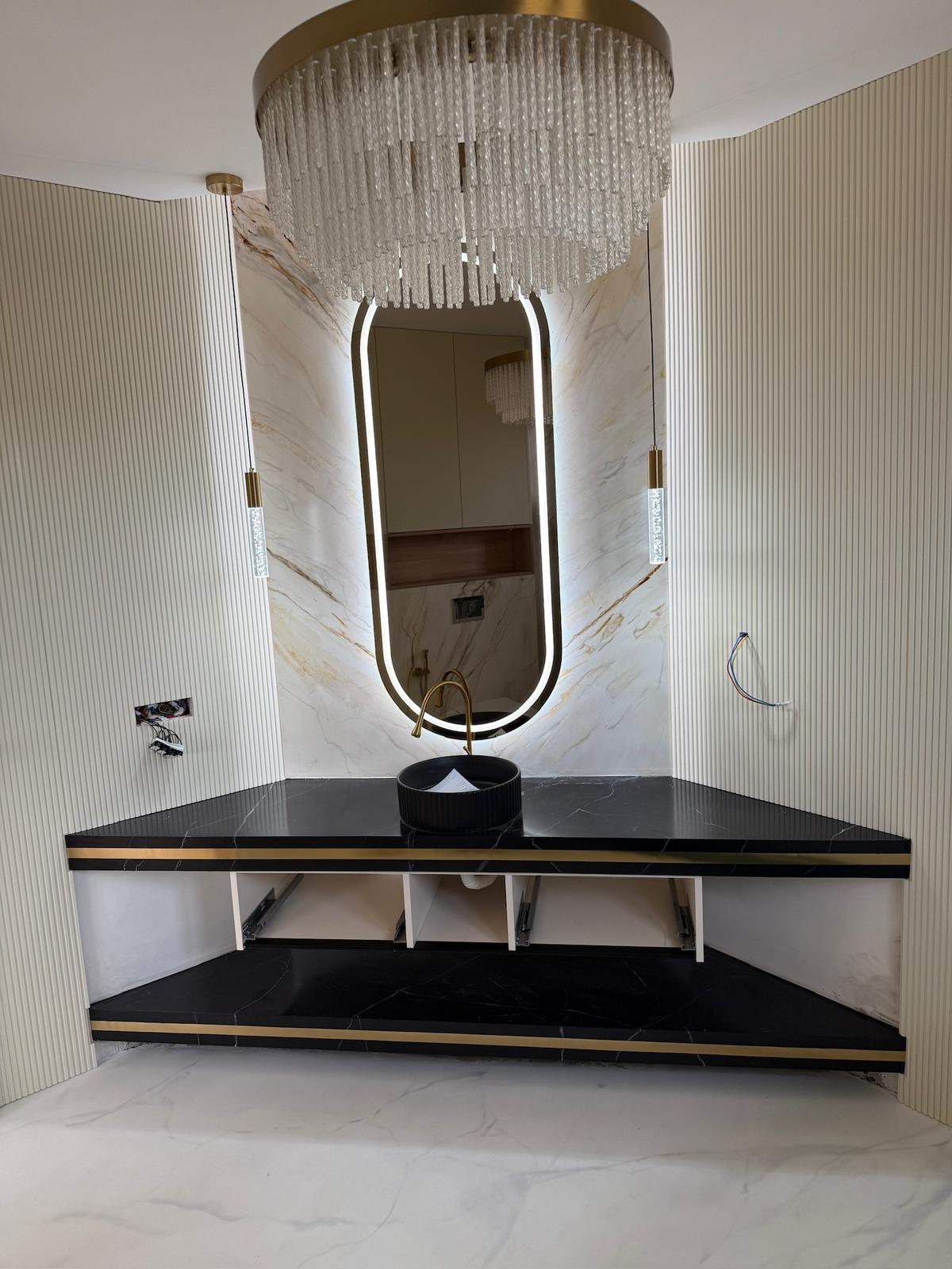Oglindă LED cu lumină difuză pentru baie modernă